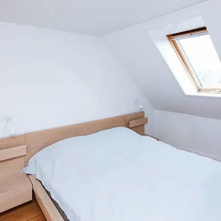 Modern, Bright Attic For Up To 3 Guests *