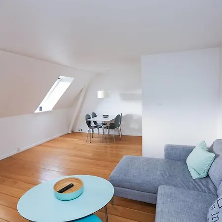Modern, Bright Attic For Up To 3 Guests