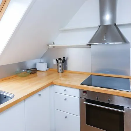 Апартаменты Modern, Bright Attic For Up To 3 Guests *